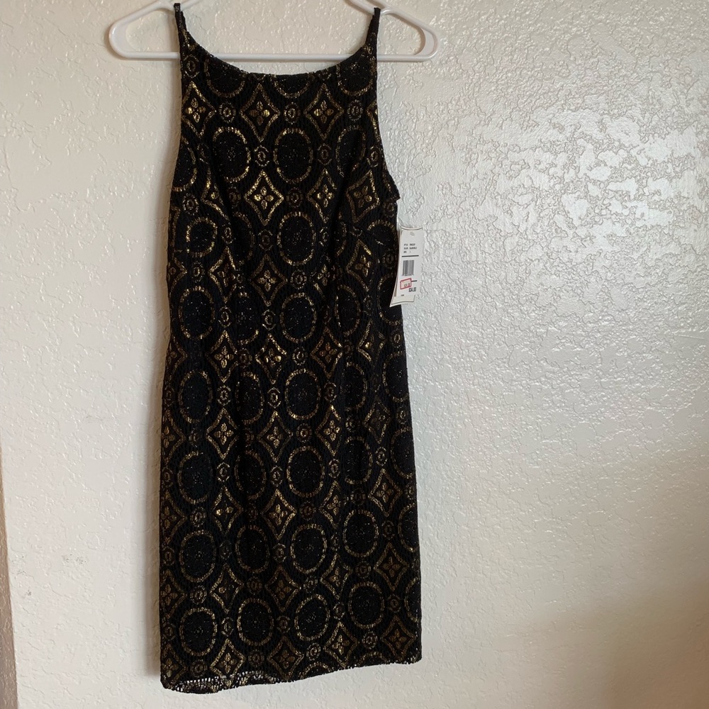 NWT cocktail dress. Black & Gold. Sz Lg